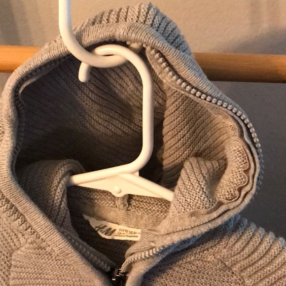 H&M knit sweater hoodie size 2T full front zipper the hoodie has zipper trim - Picture 2 of 7